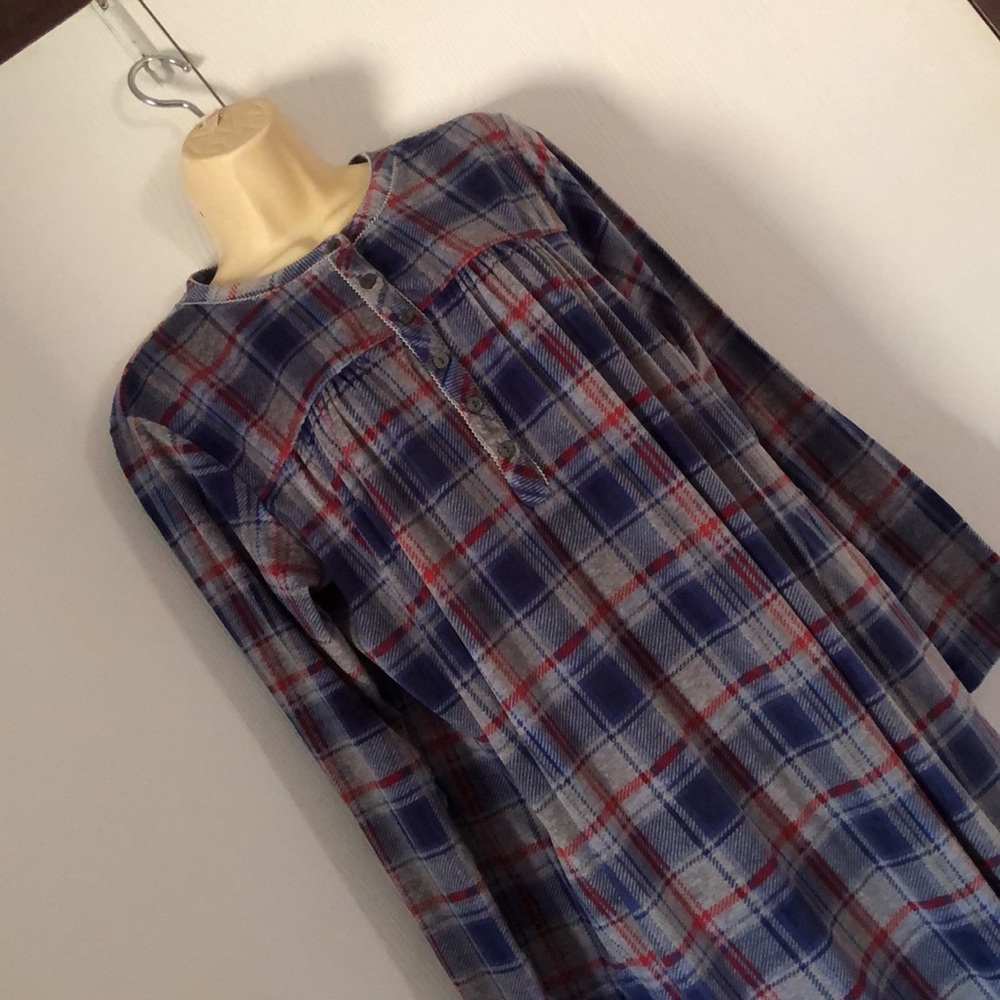 Woman’s plaid night gown :attention arm needs sewing